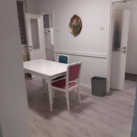 Tomy Apartment *